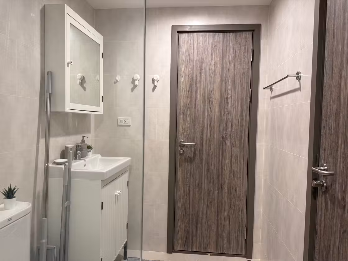 Bathroom in apartment C406, photo 2