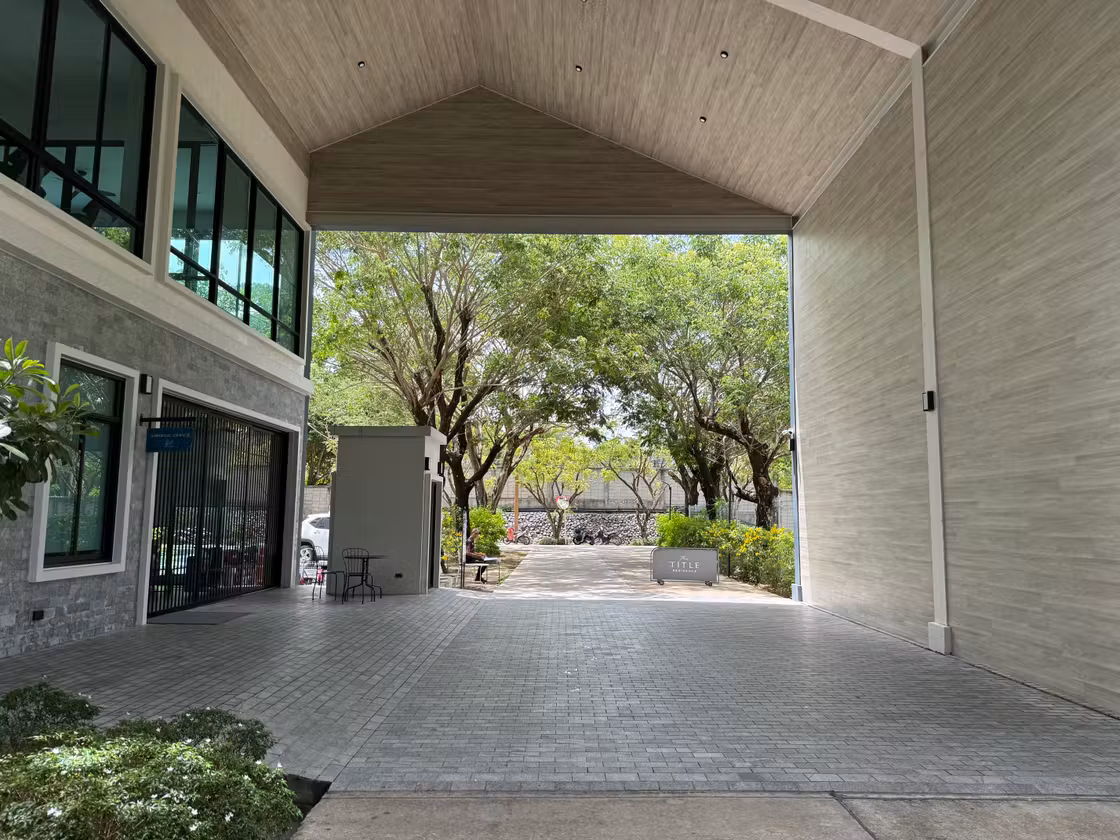 Green area on the complex grounds