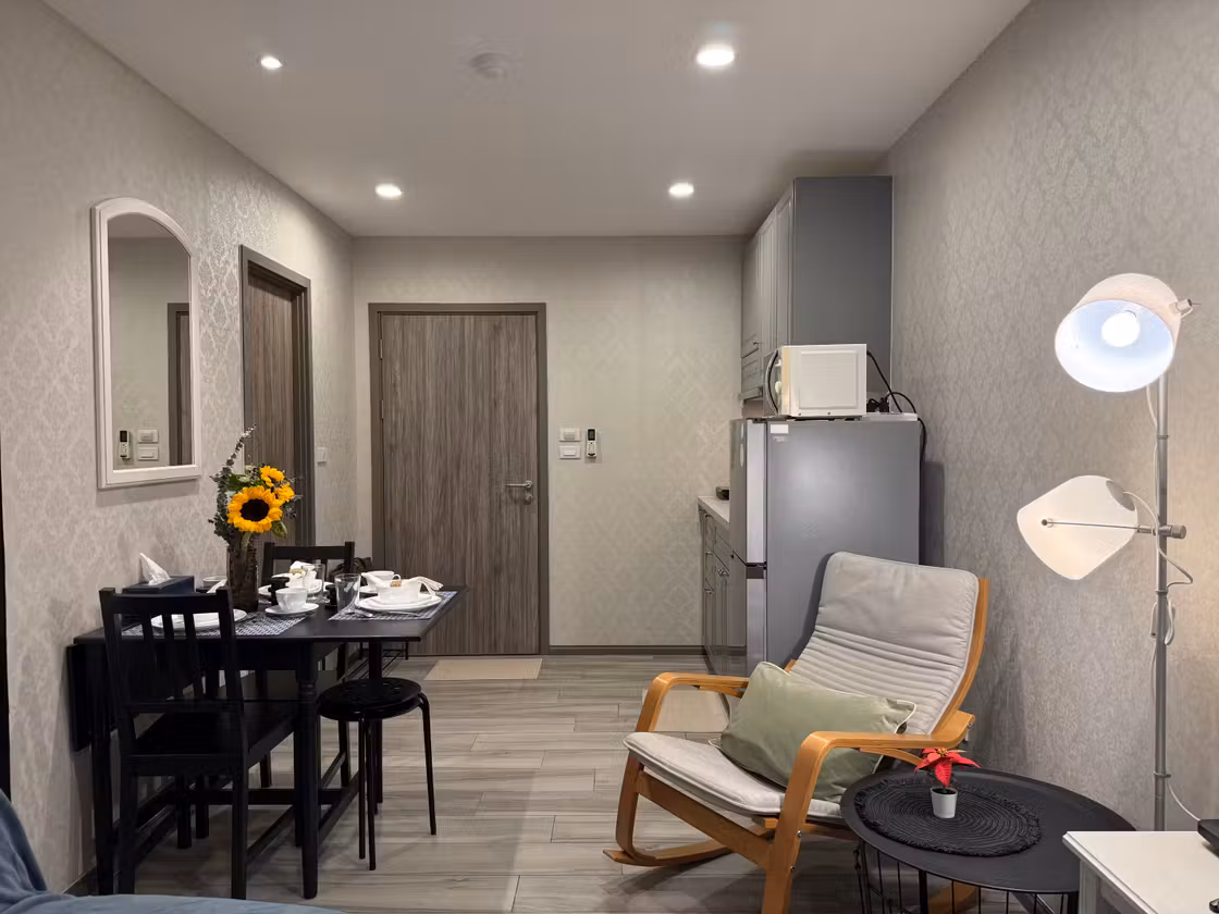 Living room in apartment C406, photo 1